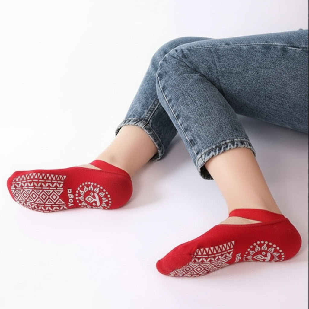 chaussettes yoga balance pro rouges avec design antidérapant en dessous du pied yoga zenitude