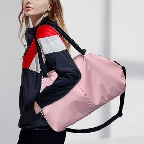 sac de sport rose pâle sur épaule femme yoga zenitude