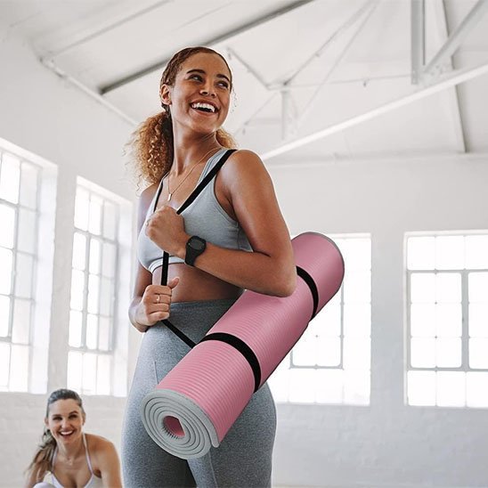 tapis de gym rose  facilement transportable avec sangles yoga zenitude